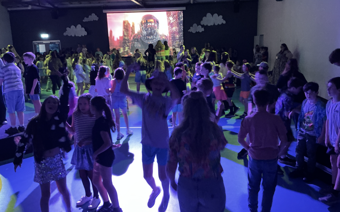 🪩 Woodend School Disco a Huge Success! 🎶